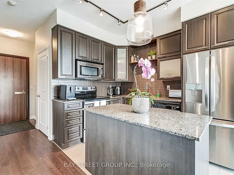 500 Sherbourne St #1004 — Photo 4