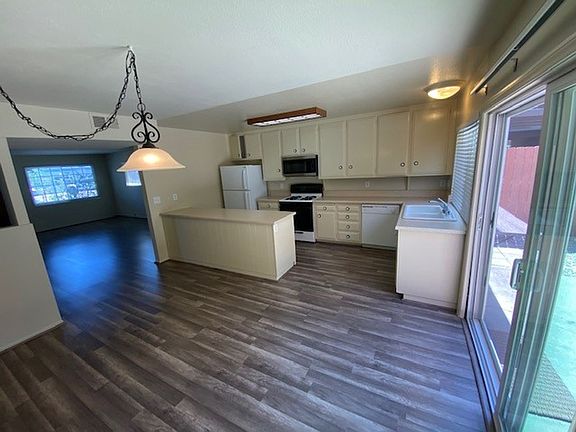 4th image of 335 Woodland Pl #A