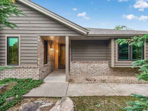 18137 Judicial Way S, Lakeville, MN 55044