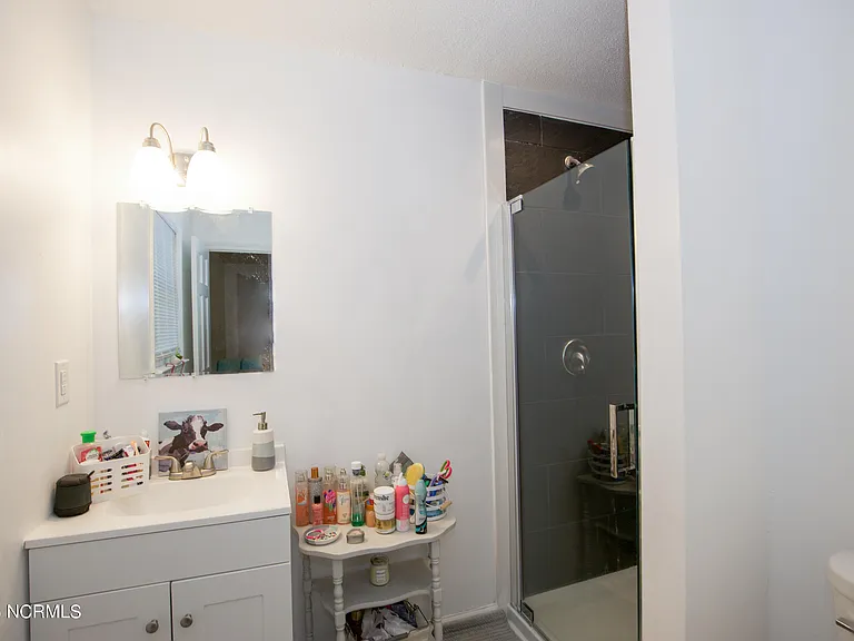 901 Glendale Dr — Photo 36
