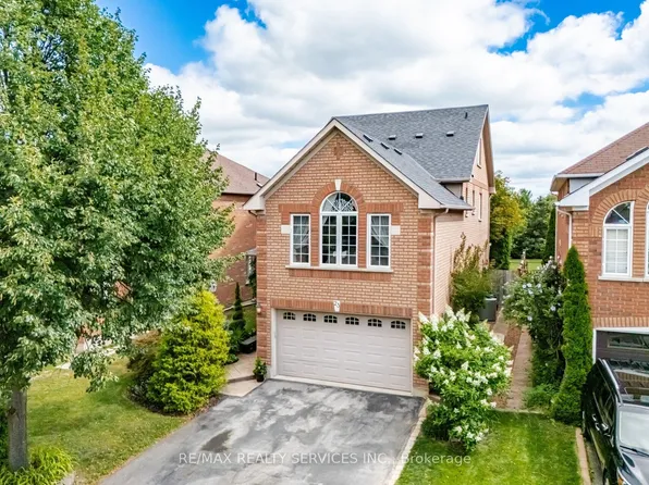 23 Swansea Meadows Dr, Brampton, ON L7A 2C5