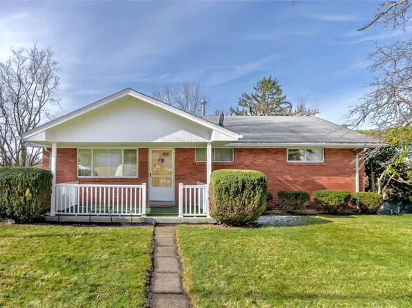 206 S Thompson Ln, Irwin, PA 15642