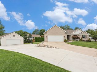 7345 Pine Aire Ct, Jenison, MI 49428