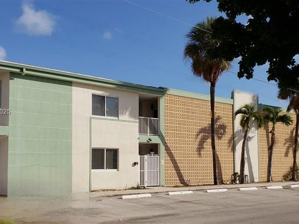 2601 NE 1st St APT 18