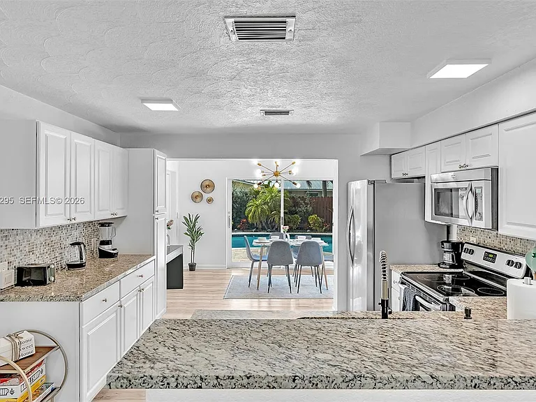 4633 SW 28th Ave — Photo 19