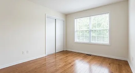 Airport Heights Apartments — Photo 3