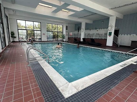 4th image of 2540 Shore Blvd APT 3S