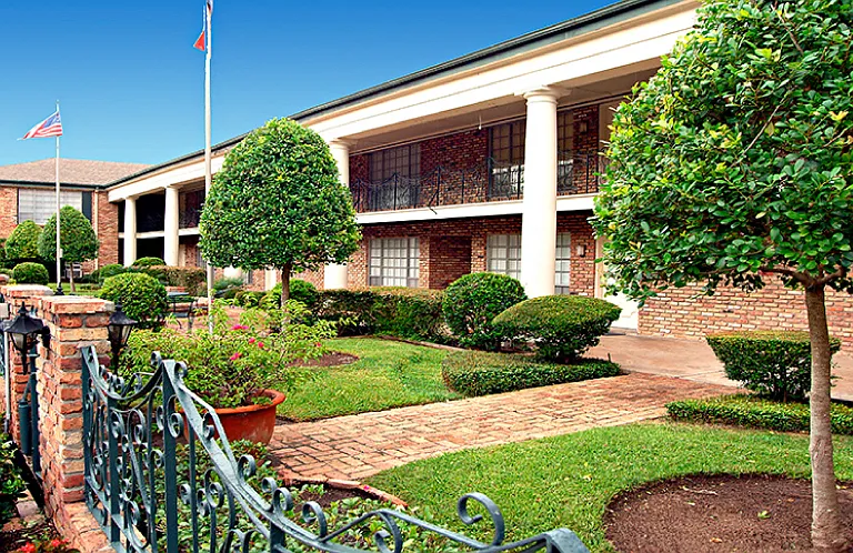 Plantation Apartments — Photo 7