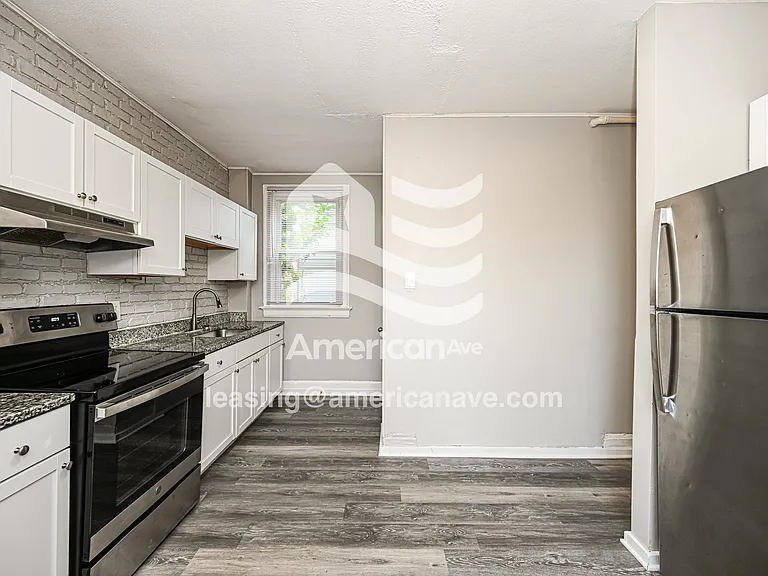 677641_005_kitchen_6.jpg