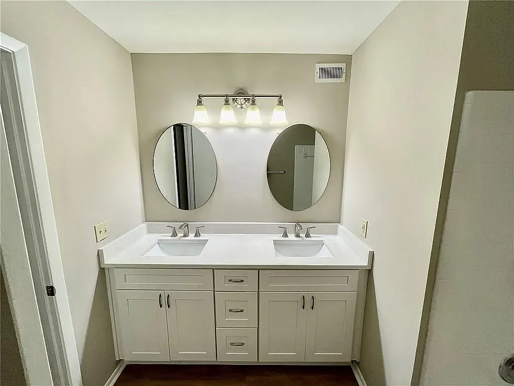 27 Matawan Circle SE - 1 — Photo 2