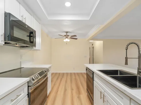 3535 Banbury Dr APT 65, Riverside, CA 92505