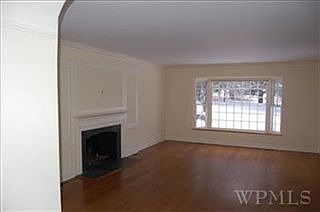 5th image of 89 Hook Rd