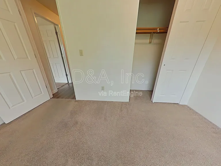 325 SE Lilly Ave #C — Photo 7