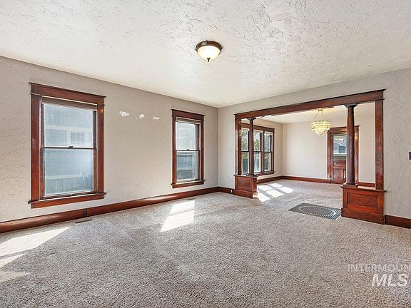 4th image of 313 E Avenue A