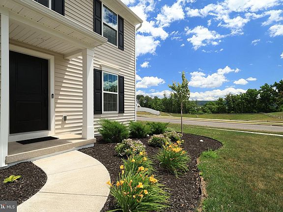 4th image of 145 Thornwood Ln