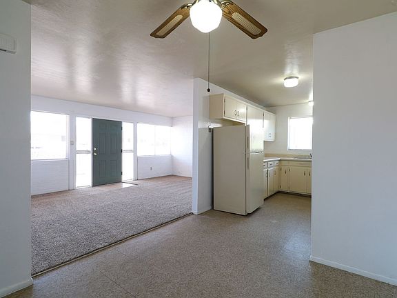 4th image of 1620 E Blacklidge Dr #Black1650-f5