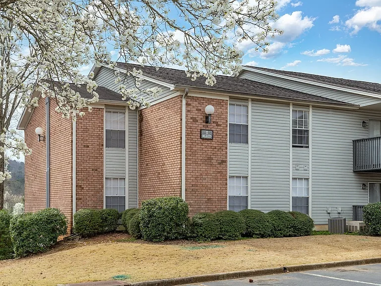 Ascot Place Apartments — Photo 20