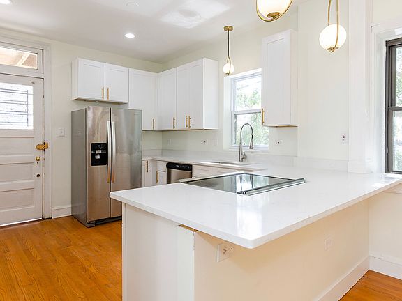 2nd image of 2301 N Oakley Ave APT 2R