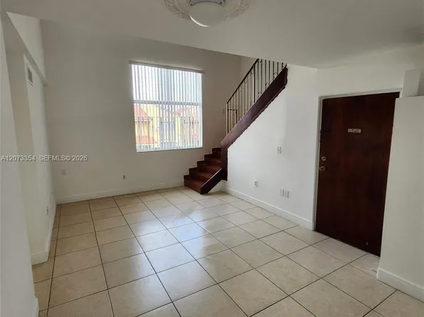 2770 W 61st Pl APT 202, Hialeah, FL 33016