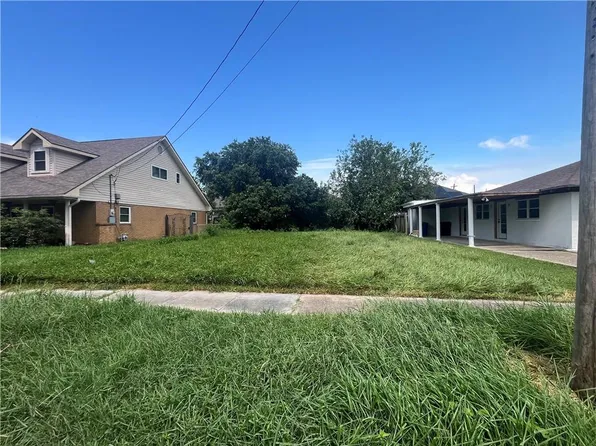 6351 Congress Dr, New Orleans, LA 70126