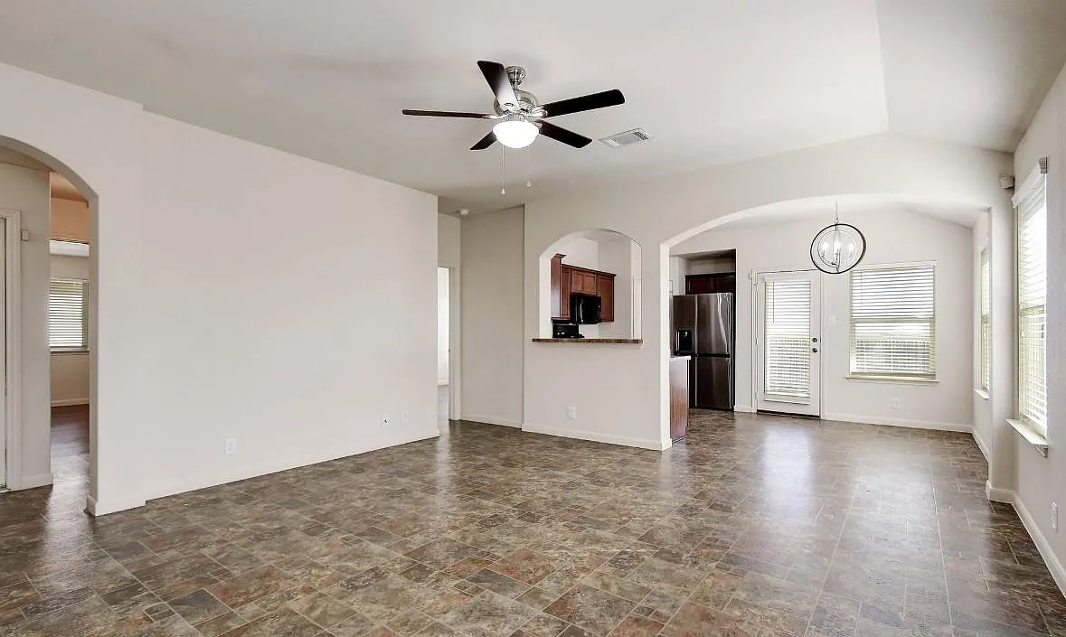 3 bed, 2.0 bath, 1373 sqft, $1,850 — Photo 2
