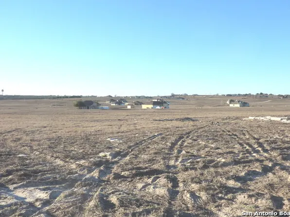 139 Las Palomas Dr, La Vernia, TX 78121