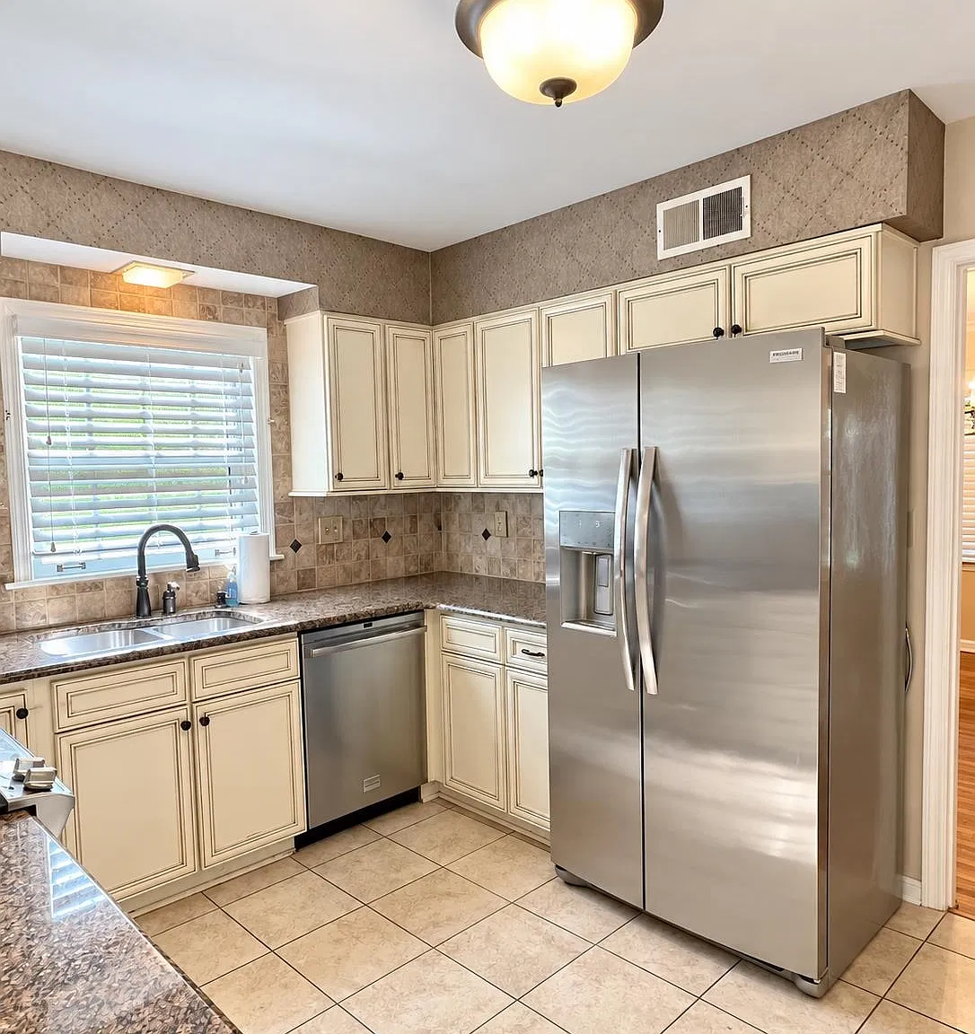 4 bed, 2.5 bath, 2102 sqft, $2,700 — Photo 3