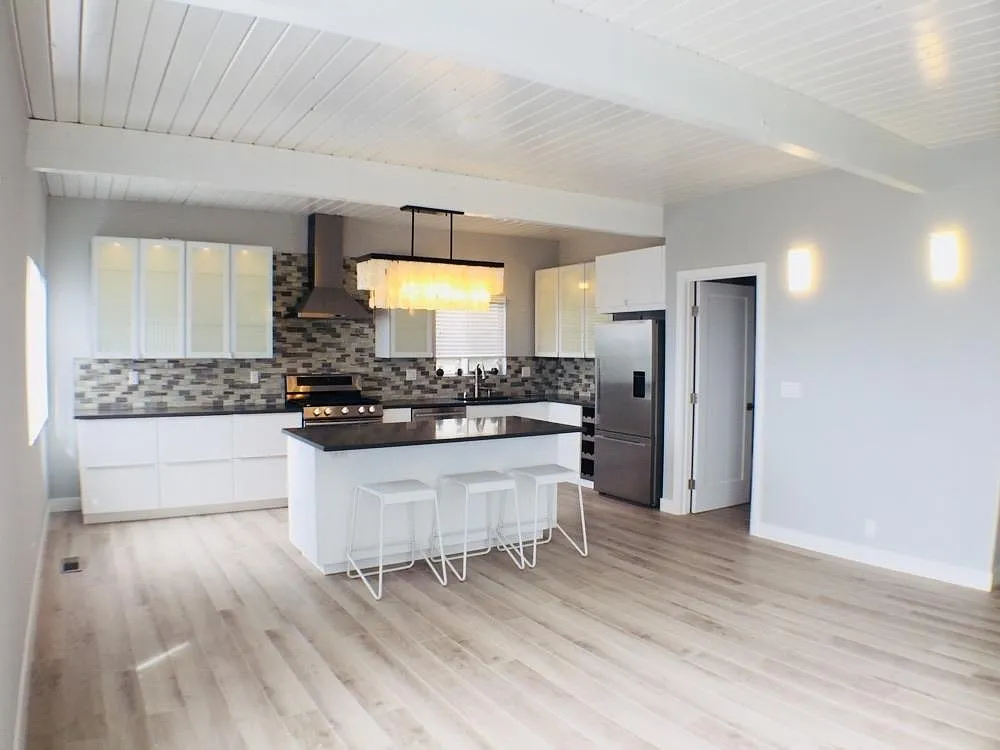 3 bed, 1145 sqft, $5,600 — Photo 1