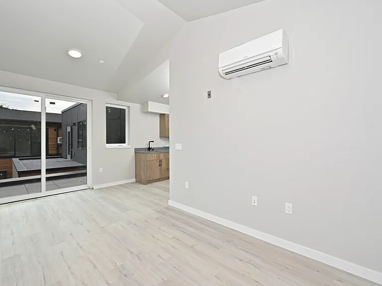 Clara Apartments — Photo 15
