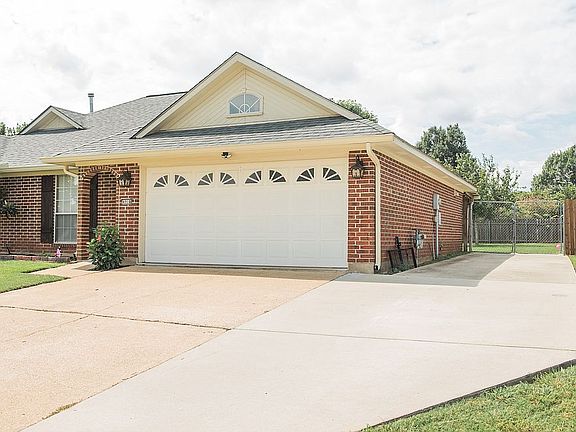 2nd image of 4918 Ashley Cir