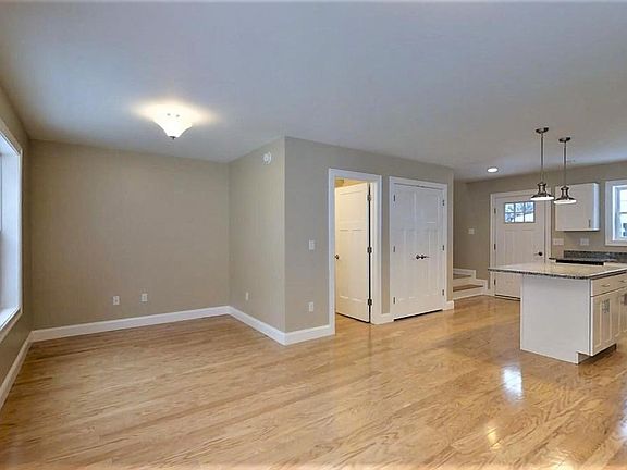 5th image of 499 Cumberland St