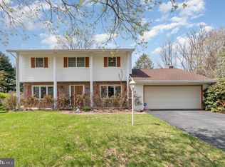 1132 Linn Dr, Carlisle, PA 17013
