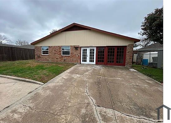 3rd image of 6118 Big Bend Dr