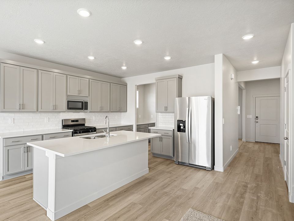 SLC_Willow_ 4281_Kitchen_C_3513-N-Browning-St-Eagle-Mountain-UT.jpg