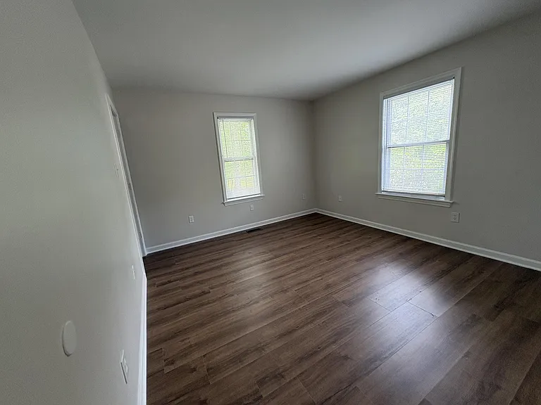 4305 Pleasant Valley Rd — Photo 9