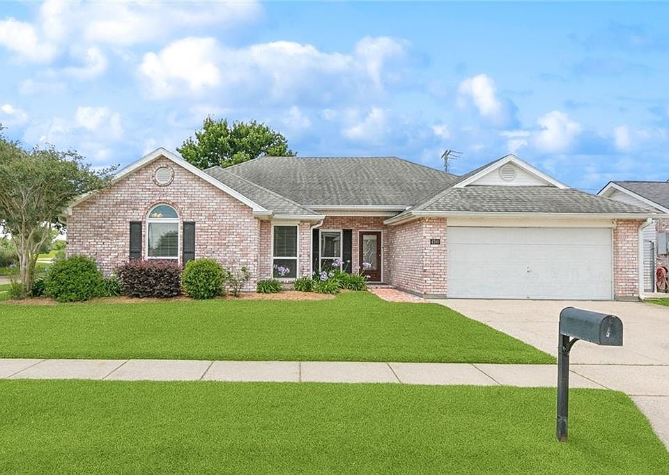 1st image of 4740 Red Oak Dr