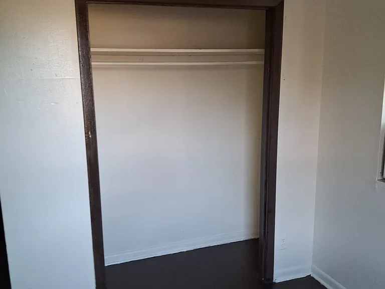 1185 W 22nd St — Photo 5