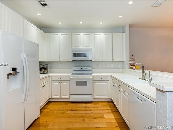 5th image of 7925 NW 20th St