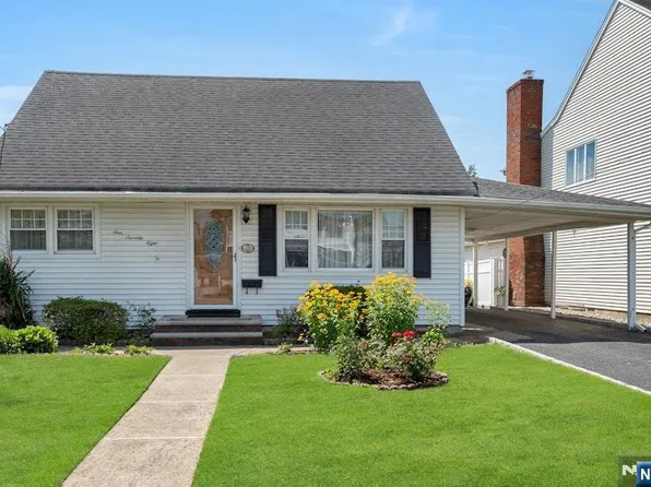 178 Cambridge Ave, Saddle Brook, NJ 07663