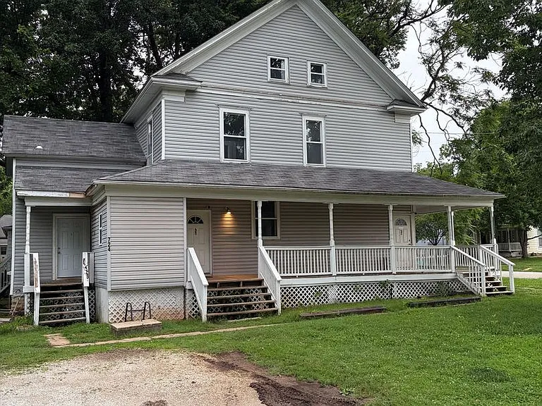724 W Elm St — Photo 41