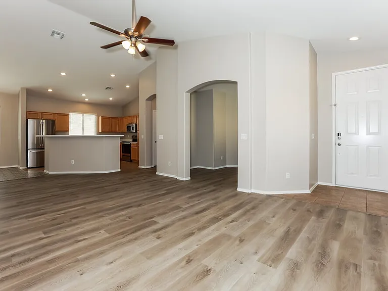 4101 S Vineyard Ave — Photo 3