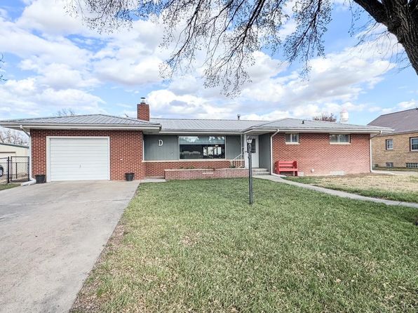 312 Grant St, Quinter, KS 67752