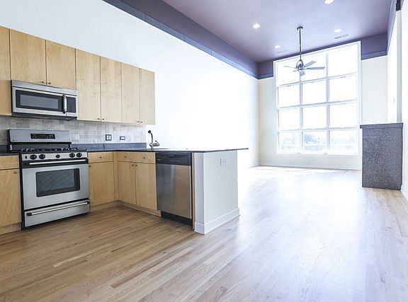 2nd image of 2451 N Clybourn Ave APT 15