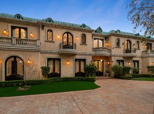 1021 N Crescent Dr, Beverly Hills, CA 90210