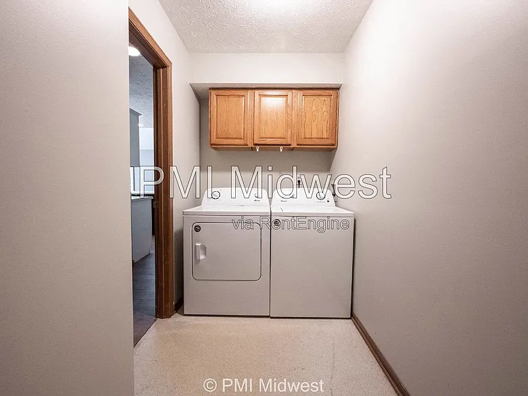 1092 Cobra Dr — Photo 3