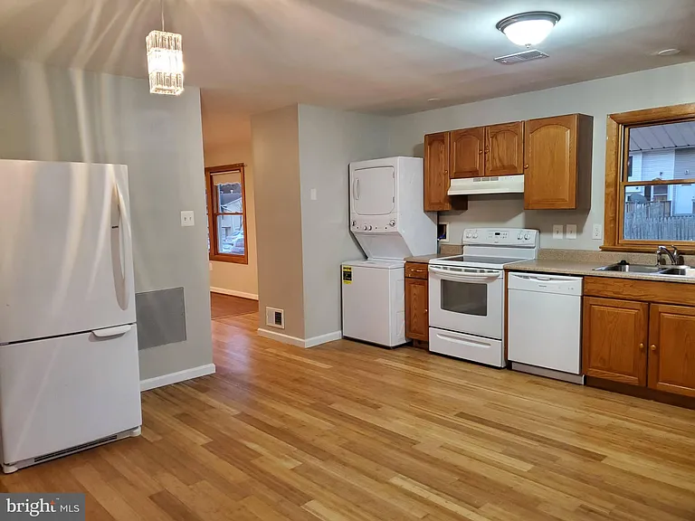 1321 Greyswood Rd — Photo 8