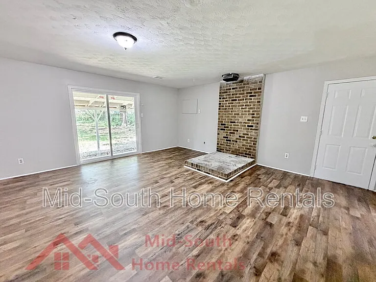 3040 S Edgeware Rd — Photo 3