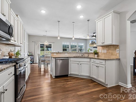 5th image of 177 Falls Cove Dr
