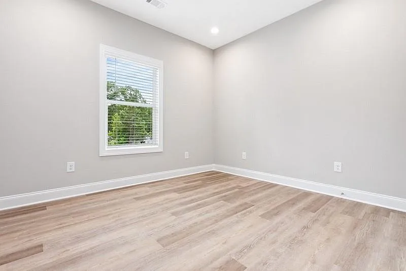 3 bed, 2.5 bath, 1492 sqft, $2,100 — Photo 3