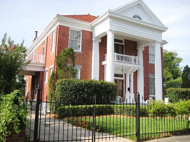 1st image of 111 W Gonzalez St